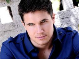 Robbie Amell